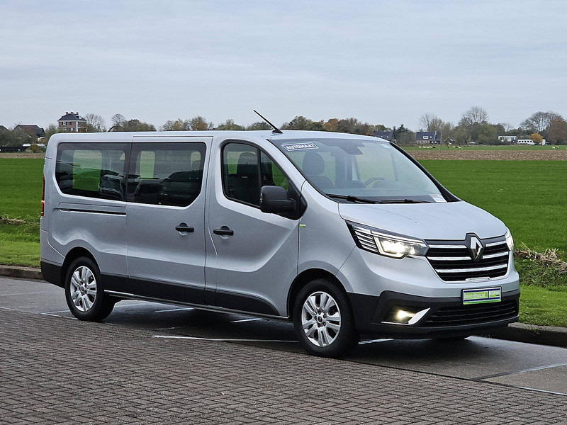 Renault Trafic 2.0 DCI ac aut. 8 pers EURO6 - Minibussi, Pikkubussi: kuva Renault Trafic 2.0 DCI ac aut. 8 pers EURO6 - Minibussi, Pikkubussi Renault Trafic 2.0 DCI ac aut. 8 pers EURO6 - Minibussi, Pikkubussi: kuva Renault Trafic 2.0 DCI ac aut. 8 pers EURO6 - Minibussi, Pikkubussi