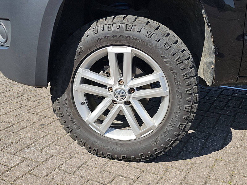 Avolava-auto Volkswagen Amarok 2.0 TDI Dubbel Cabine 4x4 AC: kuva Avolava-auto Volkswagen Amarok 2.0 TDI Dubbel Cabine 4x4 AC