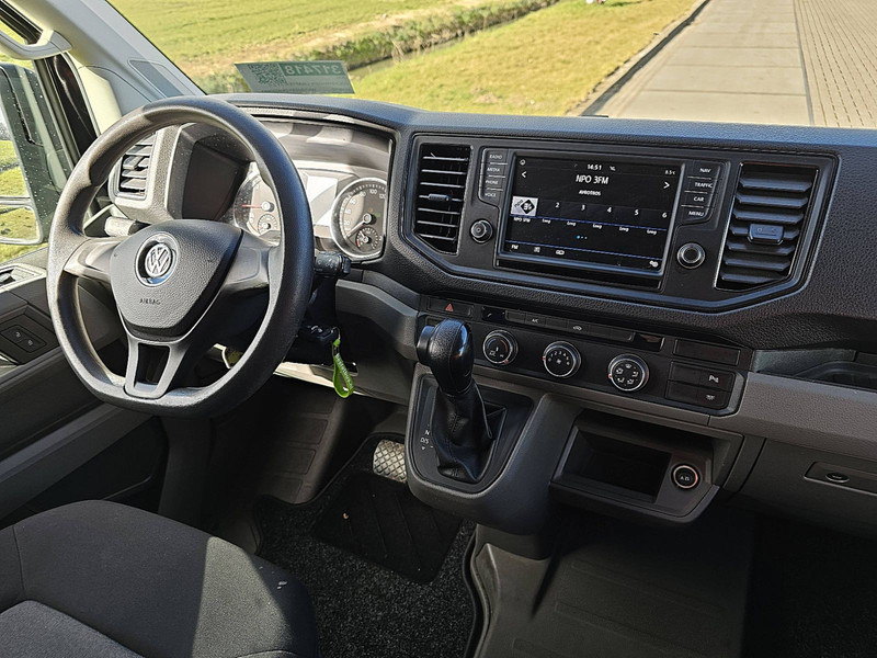 Interior photo 2: Pakettiauto Volkswagen Crafter 35 2.0 L3H3 Automaat Navi!