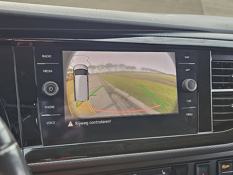 Pieni pakettiauto Volkswagen Transporter 2.0 TDI L2H1 Digital-Cockpit: kuva Pieni pakettiauto Volkswagen Transporter 2.0 TDI L2H1 Digital-Cockpit