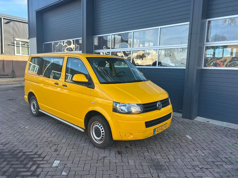 Volkswagen Transporter Kombi - Bussi: kuva Volkswagen Transporter Kombi - Bussi Volkswagen Transporter Kombi - Bussi: kuva Volkswagen Transporter Kombi - Bussi