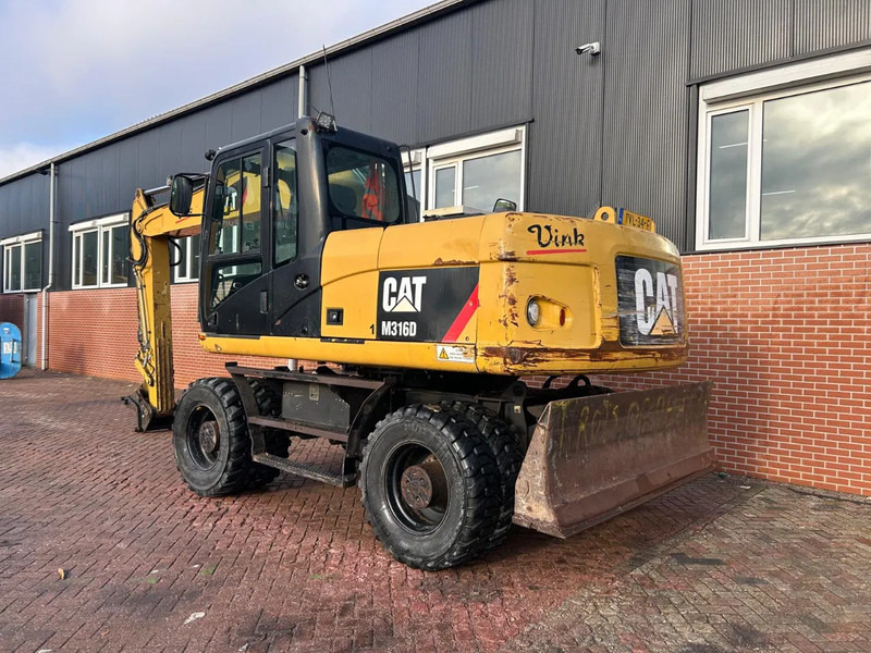 Caterpillar M316D - Pyöräalustainen kaivinkone: kuva Caterpillar M316D - Pyöräalustainen kaivinkone Caterpillar M316D - Pyöräalustainen kaivinkone: kuva Caterpillar M316D - Pyöräalustainen kaivinkone