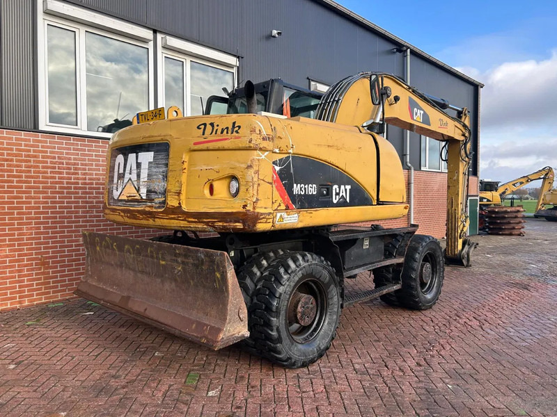 Caterpillar M316D - Pyöräalustainen kaivinkone: kuva Caterpillar M316D - Pyöräalustainen kaivinkone Caterpillar M316D - Pyöräalustainen kaivinkone: kuva Caterpillar M316D - Pyöräalustainen kaivinkone