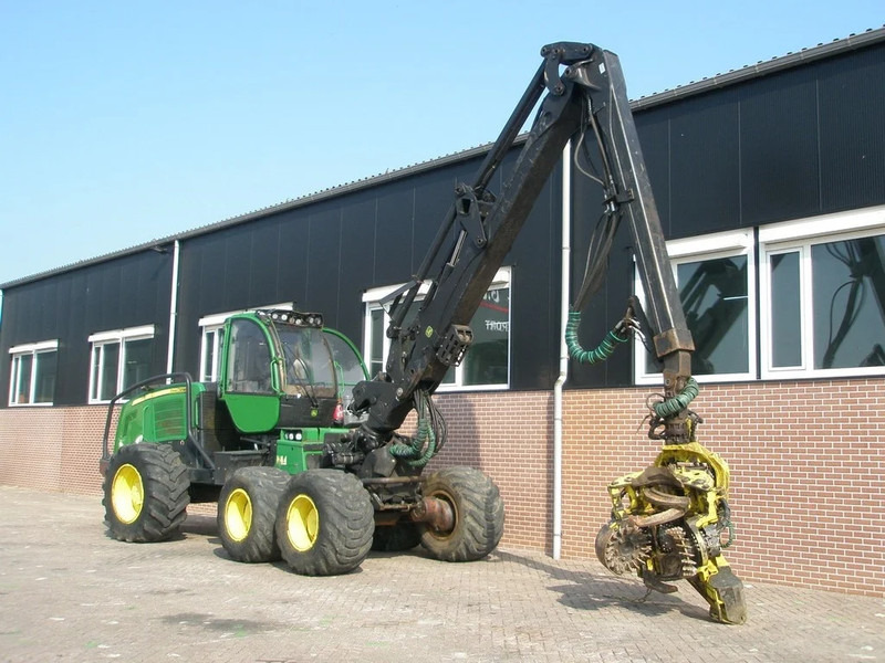 John Deere 1270E - Harvesteri: kuva John Deere 1270E - Harvesteri John Deere 1270E - Harvesteri: kuva John Deere 1270E - Harvesteri