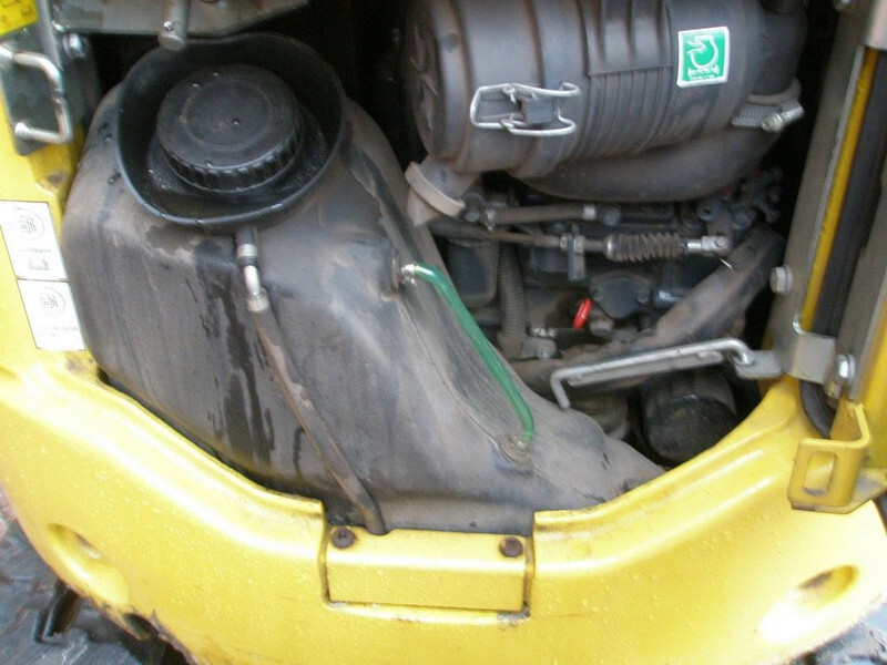 Komatsu PC16R-3HS - Minikuormaaja: kuva Komatsu PC16R-3HS - Minikuormaaja Komatsu PC16R-3HS - Minikuormaaja: kuva Komatsu PC16R-3HS - Minikuormaaja