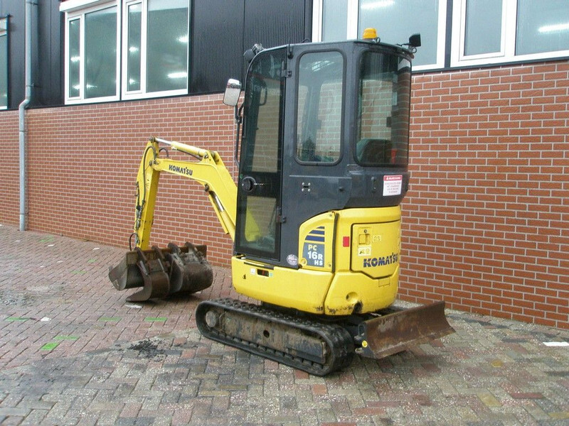 Komatsu PC16R-3HS - Minikuormaaja: kuva Komatsu PC16R-3HS - Minikuormaaja Komatsu PC16R-3HS - Minikuormaaja: kuva Komatsu PC16R-3HS - Minikuormaaja