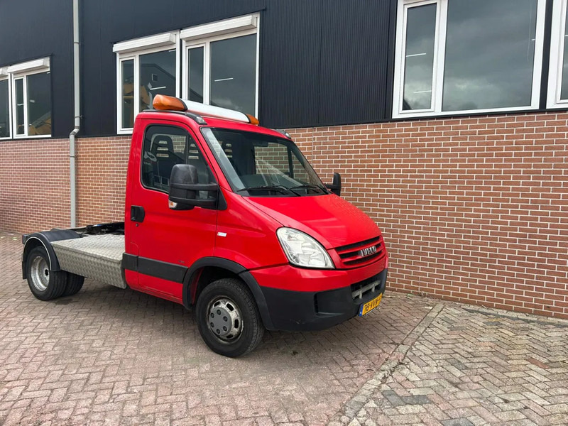 Iveco Daily 40 C18 - Vetopöytäauto: kuva Iveco Daily 40 C18 - Vetopöytäauto Iveco Daily 40 C18 - Vetopöytäauto: kuva Iveco Daily 40 C18 - Vetopöytäauto