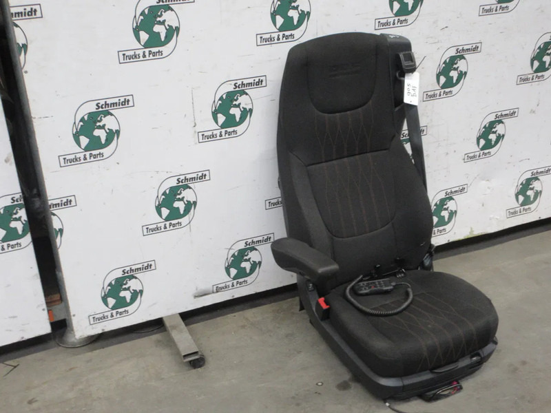 DAF 2104652 LUXEN STOEL DAF XF 450 EURO 6 MODEL 2021 - Istuin - Kuorma-auto: kuva DAF 2104652 LUXEN STOEL DAF XF 450 EURO 6 MODEL 2021 - Istuin - Kuorma-auto DAF 2104652 LUXEN STOEL DAF XF 450 EURO 6 MODEL 2021 - Istuin - Kuorma-auto: kuva DAF 2104652 LUXEN STOEL DAF XF 450 EURO 6 MODEL 2021 - Istuin - Kuorma-auto