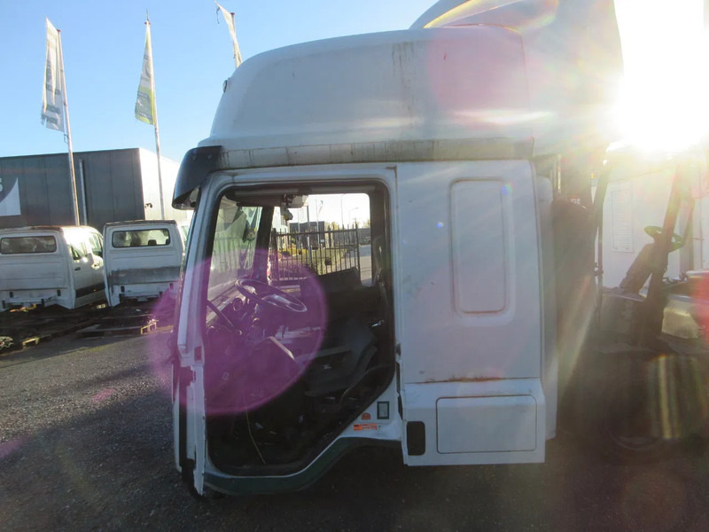 DAF DAF CF 410 CABINE EURO 6 MODEL 2016 VOOR ONDERDELEN DONOR - Ohjaamo ja sisustus - Kuorma-auto: kuva DAF DAF CF 410 CABINE EURO 6 MODEL 2016 VOOR ONDERDELEN DONOR - Ohjaamo ja sisustus - Kuorma-auto DAF DAF CF 410 CABINE EURO 6 MODEL 2016 VOOR ONDERDELEN DONOR - Ohjaamo ja sisustus - Kuorma-auto: kuva DAF DAF CF 410 CABINE EURO 6 MODEL 2016 VOOR ONDERDELEN DONOR - Ohjaamo ja sisustus - Kuorma-auto