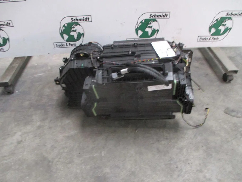 Mercedes-Benz A 960 830 22 60 KACHEL HUIS MP 4 EURO 6 - Lämmitys/ Tuuletus - Kuorma-auto: kuva Mercedes-Benz A 960 830 22 60 KACHEL HUIS MP 4 EURO 6 - Lämmitys/ Tuuletus - Kuorma-auto Mercedes-Benz A 960 830 22 60 KACHEL HUIS MP 4 EURO 6 - Lämmitys/ Tuuletus - Kuorma-auto: kuva Mercedes-Benz A 960 830 22 60 KACHEL HUIS MP 4 EURO 6 - Lämmitys/ Tuuletus - Kuorma-auto