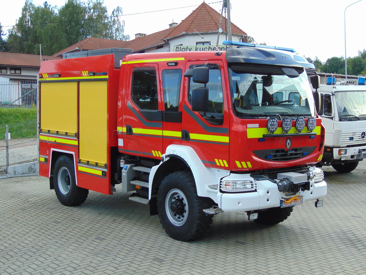 RENAULT Midlum 240DXi 4x4 GIMAEX - Paloauto: kuva RENAULT Midlum 240DXi 4x4 GIMAEX - Paloauto RENAULT Midlum 240DXi 4x4 GIMAEX - Paloauto: kuva RENAULT Midlum 240DXi 4x4 GIMAEX - Paloauto
