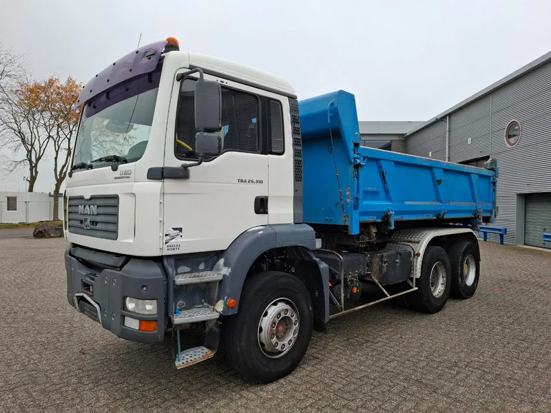 MAN TGA 26.310 / 6X4 / 2XBIG AXLE / 2SIDE TIPPER / ONLY:545423 KM / TUV:06-05-2026 / FULL-STEEL / AIRCO / MANUAL / EURO-4 / 2005 - Kippiauto kuorma-auto: kuva MAN TGA 26.310 / 6X4 / 2XBIG AXLE / 2SIDE TIPPER / ONLY:545423 KM / TUV:06-05-2026 / FULL-STEEL / AIRCO / MANUAL / EURO-4 / 2005 - Kippiauto kuorma-auto MAN TGA 26.310 / 6X4 / 2XBIG AXLE / 2SIDE TIPPER / ONLY:545423 KM / TUV:06-05-2026 / FULL-STEEL / AIRCO / MANUAL / EURO-4 / 2005 - Kippiauto kuorma-auto: kuva MAN TGA 26.310 / 6X4 / 2XBIG AXLE / 2SIDE TIPPER / ONLY:545423 KM / TUV:06-05-2026 / FULL-STEEL / AIRCO / MANUAL / EURO-4 / 2005 - Kippiauto kuorma-auto