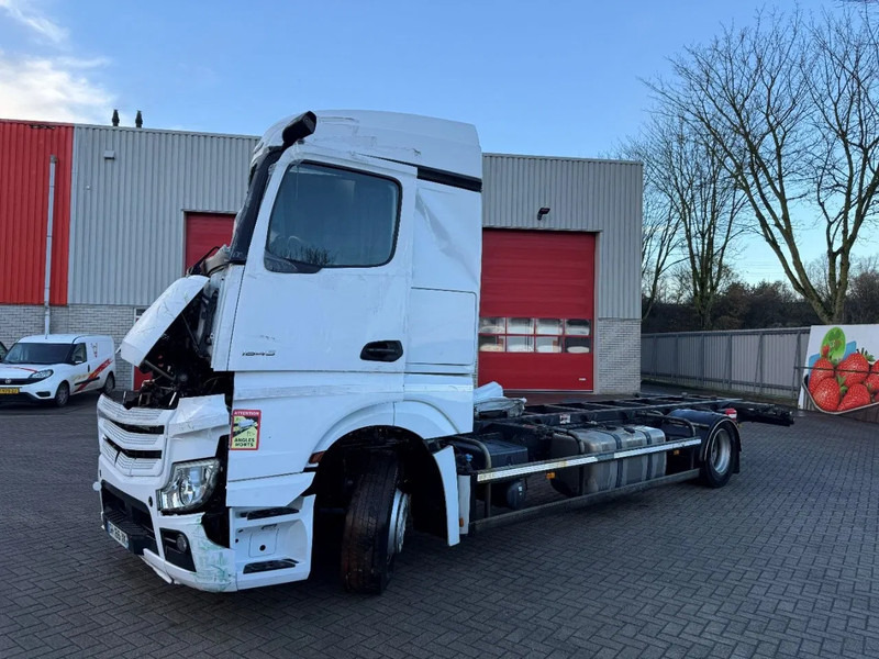 Mercedes-Benz Actros 1845 / ONLY:467007 KM / MIRRORCAM / FULL-AIR / AIRCO / AUTOMATIC / EURO-6 / 2022 - Kuorma-auto alusta: kuva Mercedes-Benz Actros 1845 / ONLY:467007 KM / MIRRORCAM / FULL-AIR / AIRCO / AUTOMATIC / EURO-6 / 2022 - Kuorma-auto alusta Mercedes-Benz Actros 1845 / ONLY:467007 KM / MIRRORCAM / FULL-AIR / AIRCO / AUTOMATIC / EURO-6 / 2022 - Kuorma-auto alusta: kuva Mercedes-Benz Actros 1845 / ONLY:467007 KM / MIRRORCAM / FULL-AIR / AIRCO / AUTOMATIC / EURO-6 / 2022 - Kuorma-auto alusta