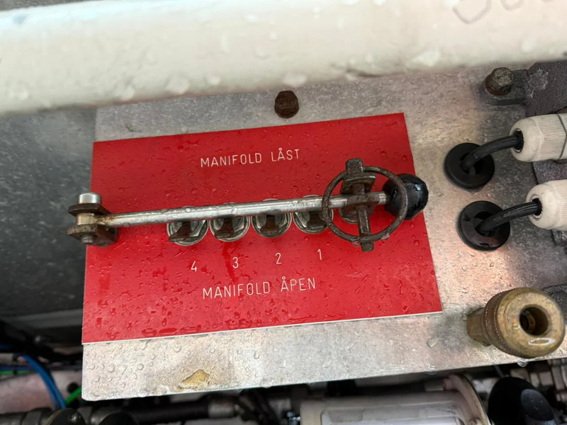 Säiliöauto Scania R480 / ENGINE RUNING / RETARDER / 4 COMPARTIMENTS / 18000 LITER TOTAAL / LIFT+LENKACHSE / AUTOMATIC / EURO-5 / 2009: kuva Säiliöauto Scania R480 / ENGINE RUNING / RETARDER / 4 COMPARTIMENTS / 18000 LITER TOTAAL / LIFT+LENKACHSE / AUTOMATIC / EURO-5 / 2009 Säiliöauto Scania R480 / ENGINE RUNING / RETARDER / 4 COMPARTIMENTS / 18000 LITER TOTAAL / LIFT+LENKACHSE / AUTOMATIC / EURO-5 / 2009: kuva Säiliöauto Scania R480 / ENGINE RUNING / RETARDER / 4 COMPARTIMENTS / 18000 LITER TOTAAL / LIFT+LENKACHSE / AUTOMATIC / EURO-5 / 2009