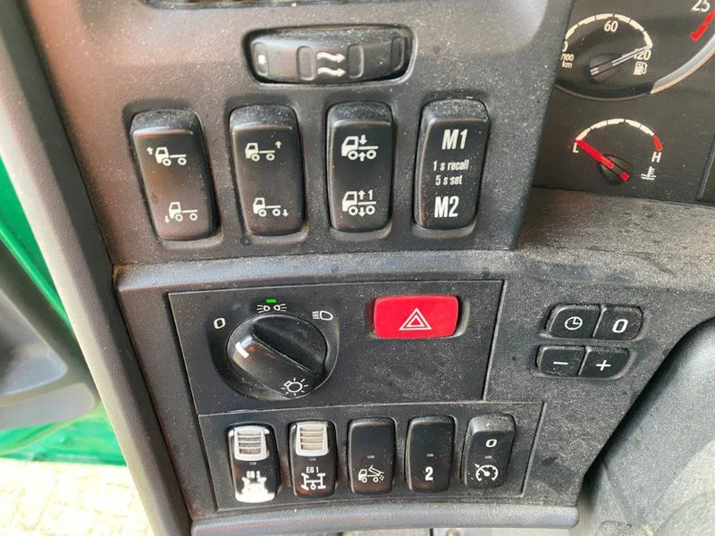 Koukkulava kuorma-auto Scania R520 V8 / 8X4 / BIG AXLE / AJK HOOKLIFT 30TON / LIFT+LENKACHSE / NAVI / LEATHER / FULL-AIR / AUTOMATIC / EURO-6 / 2015: kuva Koukkulava kuorma-auto Scania R520 V8 / 8X4 / BIG AXLE / AJK HOOKLIFT 30TON / LIFT+LENKACHSE / NAVI / LEATHER / FULL-AIR / AUTOMATIC / EURO-6 / 2015 Koukkulava kuorma-auto Scania R520 V8 / 8X4 / BIG AXLE / AJK HOOKLIFT 30TON / LIFT+LENKACHSE / NAVI / LEATHER / FULL-AIR / AUTOMATIC / EURO-6 / 2015: kuva Koukkulava kuorma-auto Scania R520 V8 / 8X4 / BIG AXLE / AJK HOOKLIFT 30TON / LIFT+LENKACHSE / NAVI / LEATHER / FULL-AIR / AUTOMATIC / EURO-6 / 2015