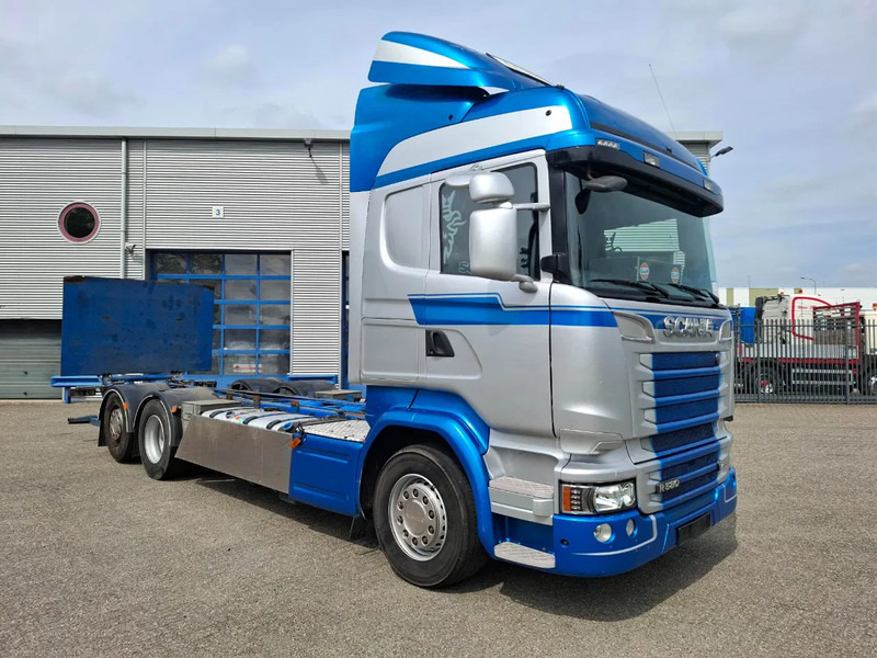 Scania R580 V8 / RETARDER / LIFT+LENKACHSE / FULL-AIR / PLATFORM 2000 KG / LEATHER / AIRCO / AUTOMATIC / EURO-6 / 2015 - Kuorma-auto alusta: kuva Scania R580 V8 / RETARDER / LIFT+LENKACHSE / FULL-AIR / PLATFORM 2000 KG / LEATHER / AIRCO / AUTOMATIC / EURO-6 / 2015 - Kuorma-auto alusta Scania R580 V8 / RETARDER / LIFT+LENKACHSE / FULL-AIR / PLATFORM 2000 KG / LEATHER / AIRCO / AUTOMATIC / EURO-6 / 2015 - Kuorma-auto alusta: kuva Scania R580 V8 / RETARDER / LIFT+LENKACHSE / FULL-AIR / PLATFORM 2000 KG / LEATHER / AIRCO / AUTOMATIC / EURO-6 / 2015 - Kuorma-auto alusta