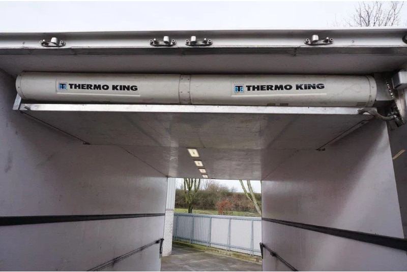 Refrigeraattori perävaunu Tracon UDEN TM.180 / NL TRAILER / THROUGH-LOADING SYSTEM / ISOLATED / ALCOA / PLATFORM 2000 KG / 2003: kuva Refrigeraattori perävaunu Tracon UDEN TM.180 / NL TRAILER / THROUGH-LOADING SYSTEM / ISOLATED / ALCOA / PLATFORM 2000 KG / 2003