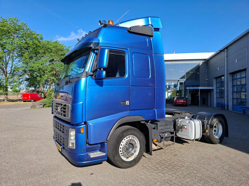 Volvo FH13-400 / HYDRAULICS / NL TRUCK / TUV:14-09-2025 / GLOBETROTTER / FRIGDE / AIRCO / AUTOMATIC / EURO-5 / 2006 - Vetopöytäauto: kuva Volvo FH13-400 / HYDRAULICS / NL TRUCK / TUV:14-09-2025 / GLOBETROTTER / FRIGDE / AIRCO / AUTOMATIC / EURO-5 / 2006 - Vetopöytäauto Volvo FH13-400 / HYDRAULICS / NL TRUCK / TUV:14-09-2025 / GLOBETROTTER / FRIGDE / AIRCO / AUTOMATIC / EURO-5 / 2006 - Vetopöytäauto: kuva Volvo FH13-400 / HYDRAULICS / NL TRUCK / TUV:14-09-2025 / GLOBETROTTER / FRIGDE / AIRCO / AUTOMATIC / EURO-5 / 2006 - Vetopöytäauto