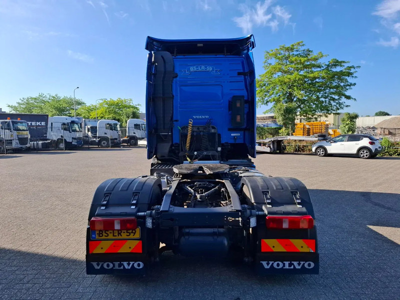 Volvo FH13-400 / HYDRAULICS / NL TRUCK / TUV:14-09-2025 / GLOBETROTTER / FRIGDE / AIRCO / AUTOMATIC / EURO-5 / 2006 - Vetopöytäauto: kuva Volvo FH13-400 / HYDRAULICS / NL TRUCK / TUV:14-09-2025 / GLOBETROTTER / FRIGDE / AIRCO / AUTOMATIC / EURO-5 / 2006 - Vetopöytäauto Volvo FH13-400 / HYDRAULICS / NL TRUCK / TUV:14-09-2025 / GLOBETROTTER / FRIGDE / AIRCO / AUTOMATIC / EURO-5 / 2006 - Vetopöytäauto: kuva Volvo FH13-400 / HYDRAULICS / NL TRUCK / TUV:14-09-2025 / GLOBETROTTER / FRIGDE / AIRCO / AUTOMATIC / EURO-5 / 2006 - Vetopöytäauto