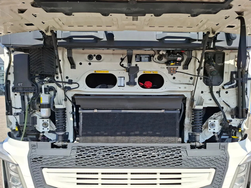 Vetopöytäauto Volvo FH4-460 / VEB+ / DOUBLE TANK / FRIDGE / AUTOMATIC / EURO-6 / 2018: kuva Vetopöytäauto Volvo FH4-460 / VEB+ / DOUBLE TANK / FRIDGE / AUTOMATIC / EURO-6 / 2018
