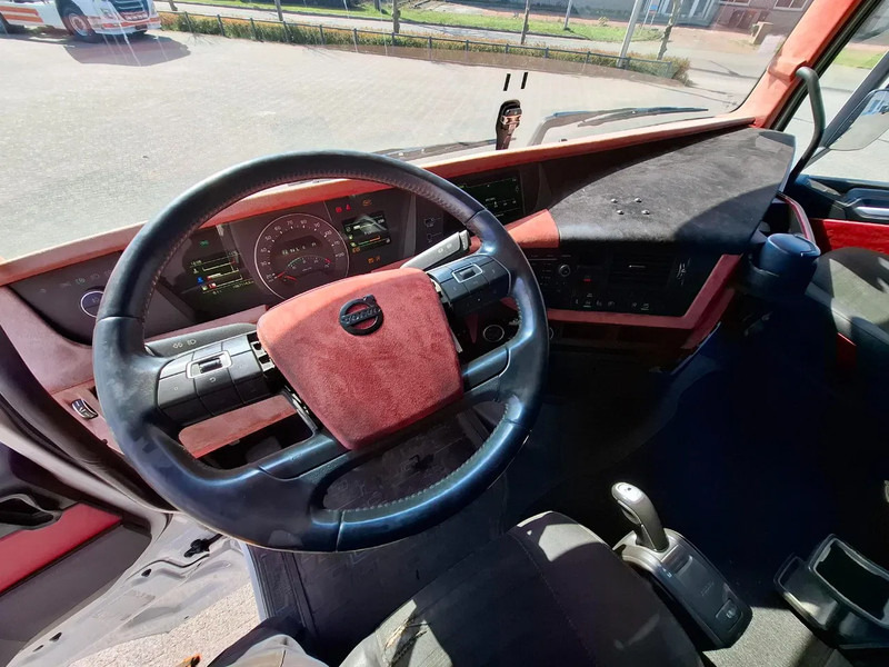 Vetopöytäauto Volvo FH4-460 / VEB+ / DOUBLE TANK / FRIDGE / AUTOMATIC / EURO-6 / 2018: kuva Vetopöytäauto Volvo FH4-460 / VEB+ / DOUBLE TANK / FRIDGE / AUTOMATIC / EURO-6 / 2018