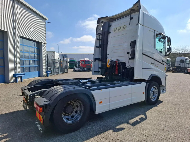 Vetopöytäauto Volvo FH4-460 / VEB+ / DOUBLE TANK / FRIDGE / AUTOMATIC / EURO-6 / 2018: kuva Vetopöytäauto Volvo FH4-460 / VEB+ / DOUBLE TANK / FRIDGE / AUTOMATIC / EURO-6 / 2018