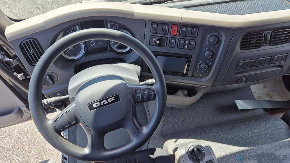 DAF LF 290 FA Sleeper Cab EURO 6 - valník s plachtou - Pressukapelli kuorma-auto: kuva DAF LF 290 FA Sleeper Cab EURO 6 - valník s plachtou - Pressukapelli kuorma-auto DAF LF 290 FA Sleeper Cab EURO 6 - valník s plachtou - Pressukapelli kuorma-auto: kuva DAF LF 290 FA Sleeper Cab EURO 6 - valník s plachtou - Pressukapelli kuorma-auto