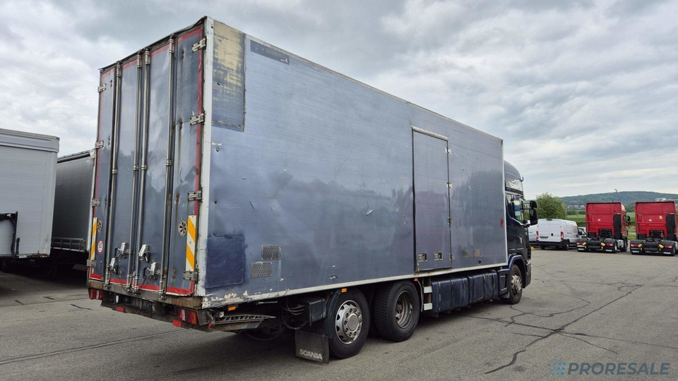 SCANIA R124 LB 6X2 EURO 3 - skříňový + hydraulické čelo - Umpikori kuorma-auto: kuva SCANIA R124 LB 6X2 EURO 3 - skříňový + hydraulické čelo - Umpikori kuorma-auto SCANIA R124 LB 6X2 EURO 3 - skříňový + hydraulické čelo - Umpikori kuorma-auto: kuva SCANIA R124 LB 6X2 EURO 3 - skříňový + hydraulické čelo - Umpikori kuorma-auto