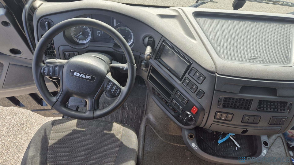 DAF XF 460 FT LOW DECK SC EURO 6 - Vetopöytäauto: kuva DAF XF 460 FT LOW DECK SC EURO 6 - Vetopöytäauto DAF XF 460 FT LOW DECK SC EURO 6 - Vetopöytäauto: kuva DAF XF 460 FT LOW DECK SC EURO 6 - Vetopöytäauto