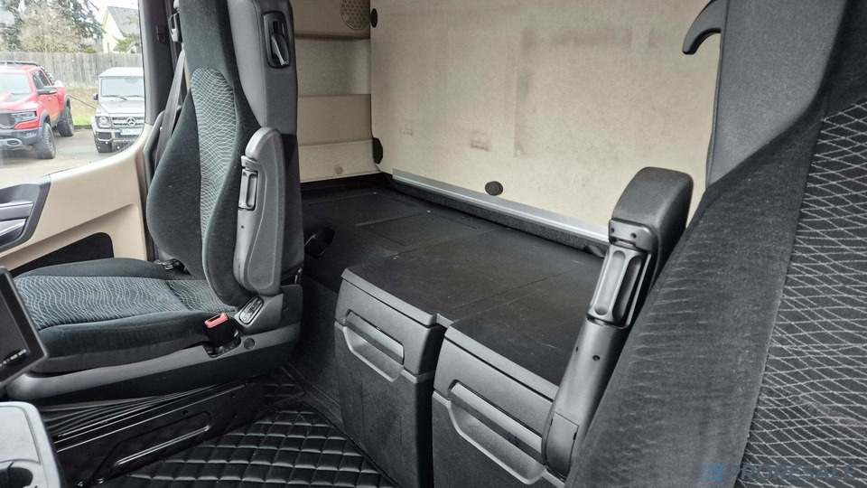 MERCEDES-BENZ ACTROS 1845 LS GIGA EURO 6 - Vetopöytäauto: kuva MERCEDES-BENZ ACTROS 1845 LS GIGA EURO 6 - Vetopöytäauto MERCEDES-BENZ ACTROS 1845 LS GIGA EURO 6 - Vetopöytäauto: kuva MERCEDES-BENZ ACTROS 1845 LS GIGA EURO 6 - Vetopöytäauto