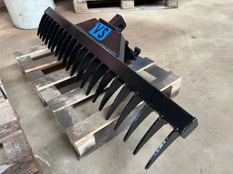 Afretter Rive for Minigraver / Leveler Rive for Mini Excavator - Työkalu/ Laitteet: kuva Afretter Rive for Minigraver / Leveler Rive for Mini Excavator - Työkalu/ Laitteet Afretter Rive for Minigraver / Leveler Rive for Mini Excavator - Työkalu/ Laitteet: kuva Afretter Rive for Minigraver / Leveler Rive for Mini Excavator - Työkalu/ Laitteet