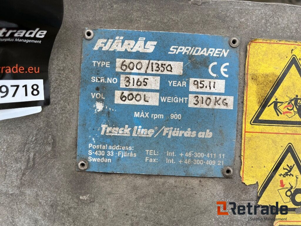 Fjærås 600/1350 liftophængt selvlæssende salt/grusudlægger. - Rakennustarvikkeet: kuva Fjærås 600/1350 liftophængt selvlæssende salt/grusudlægger. - Rakennustarvikkeet Fjærås 600/1350 liftophængt selvlæssende salt/grusudlægger. - Rakennustarvikkeet: kuva Fjærås 600/1350 liftophængt selvlæssende salt/grusudlægger. - Rakennustarvikkeet