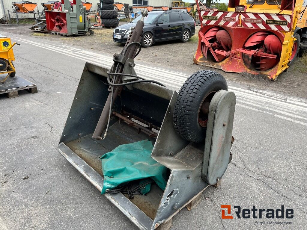 Fjærås 600/1350 liftophængt selvlæssende salt/grusudlægger. - Rakennustarvikkeet: kuva Fjærås 600/1350 liftophængt selvlæssende salt/grusudlægger. - Rakennustarvikkeet Fjærås 600/1350 liftophængt selvlæssende salt/grusudlægger. - Rakennustarvikkeet: kuva Fjærås 600/1350 liftophængt selvlæssende salt/grusudlægger. - Rakennustarvikkeet