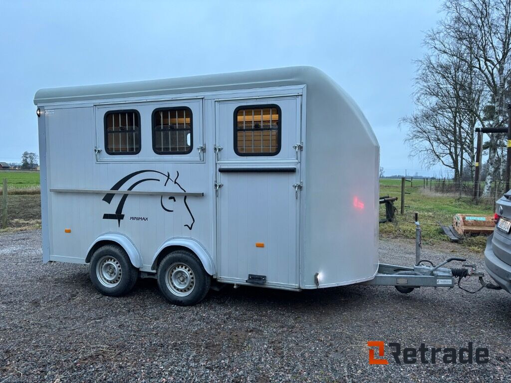 Hästtransport 3 hästars med Fronturlastning , combi ramp, stor sadelkammare - Hevostraileri: kuva Hästtransport 3 hästars med Fronturlastning , combi ramp, stor sadelkammare - Hevostraileri Hästtransport 3 hästars med Fronturlastning , combi ramp, stor sadelkammare - Hevostraileri: kuva Hästtransport 3 hästars med Fronturlastning , combi ramp, stor sadelkammare - Hevostraileri