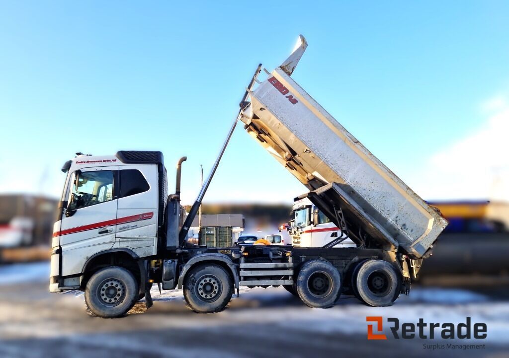 Robust og klar tippbil – Volvo FH16 650 8x4 med tipp og hengeropplegg - Kippiauto kuorma-auto: kuva Robust og klar tippbil – Volvo FH16 650 8x4 med tipp og hengeropplegg - Kippiauto kuorma-auto Robust og klar tippbil – Volvo FH16 650 8x4 med tipp og hengeropplegg - Kippiauto kuorma-auto: kuva Robust og klar tippbil – Volvo FH16 650 8x4 med tipp og hengeropplegg - Kippiauto kuorma-auto