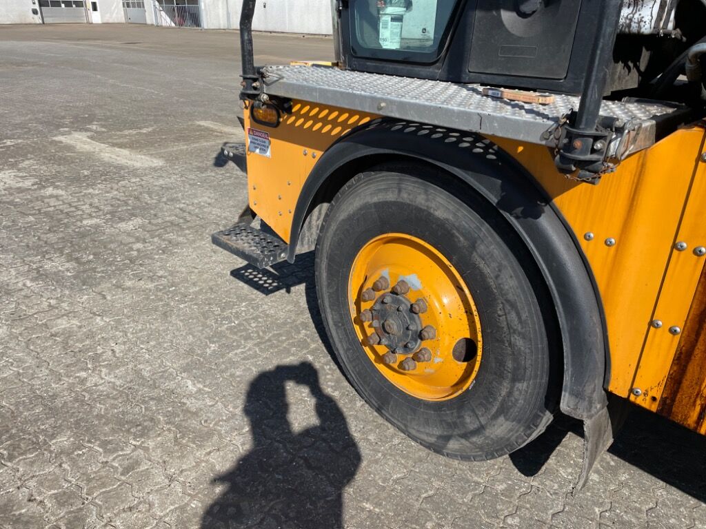 Asfalttilevittimet SuperiorRoads Python 5000+ Pothole Patcher: kuva Asfalttilevittimet SuperiorRoads Python 5000+ Pothole Patcher Asfalttilevittimet SuperiorRoads Python 5000+ Pothole Patcher: kuva Asfalttilevittimet SuperiorRoads Python 5000+ Pothole Patcher
