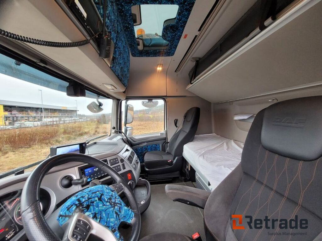 Tridem lastväxlare med flak Daf XF530 FAW Euro 6, låga mil -2022 - Kippiauto kuorma-auto: kuva Tridem lastväxlare med flak Daf XF530 FAW Euro 6, låga mil -2022 - Kippiauto kuorma-auto Tridem lastväxlare med flak Daf XF530 FAW Euro 6, låga mil -2022 - Kippiauto kuorma-auto: kuva Tridem lastväxlare med flak Daf XF530 FAW Euro 6, låga mil -2022 - Kippiauto kuorma-auto