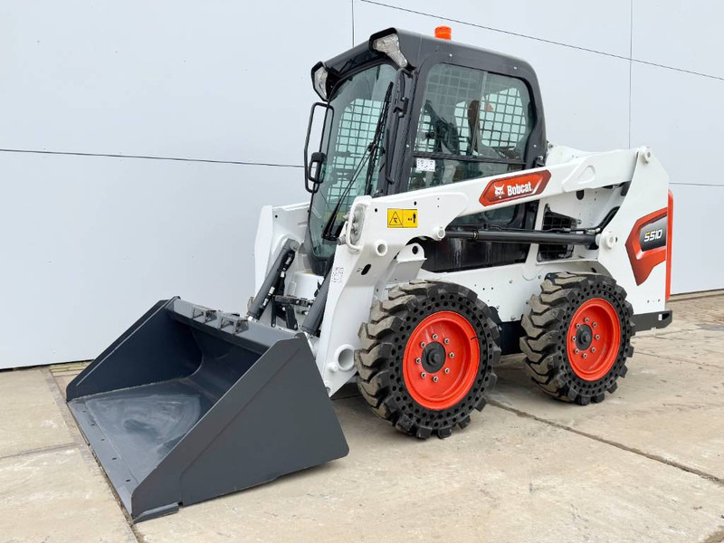 Bobcat S510 - New / Unused / Closed Cabine / AC - Liukuohjattu kuormaaja: kuva Bobcat S510 - New / Unused / Closed Cabine / AC - Liukuohjattu kuormaaja Bobcat S510 - New / Unused / Closed Cabine / AC - Liukuohjattu kuormaaja: kuva Bobcat S510 - New / Unused / Closed Cabine / AC - Liukuohjattu kuormaaja