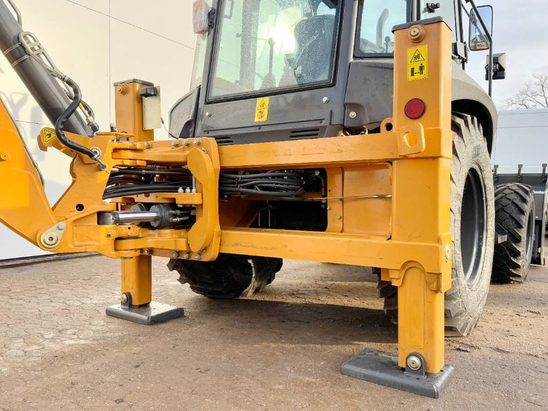 Kaivuri-trukki Case 570SV 4WD - 4/1 Bucket / Telescopic Boom / AC: kuva Kaivuri-trukki Case 570SV 4WD - 4/1 Bucket / Telescopic Boom / AC