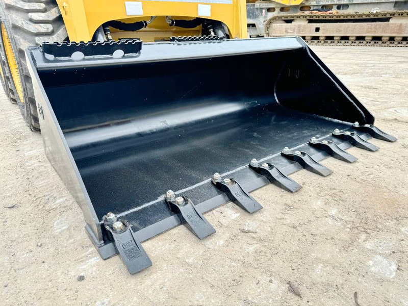 Uusi Liukuohjattu kuormaaja Cat 216B3 - New / Unused / Extra Hydraulic: kuva Uusi Liukuohjattu kuormaaja Cat 216B3 - New / Unused / Extra Hydraulic
