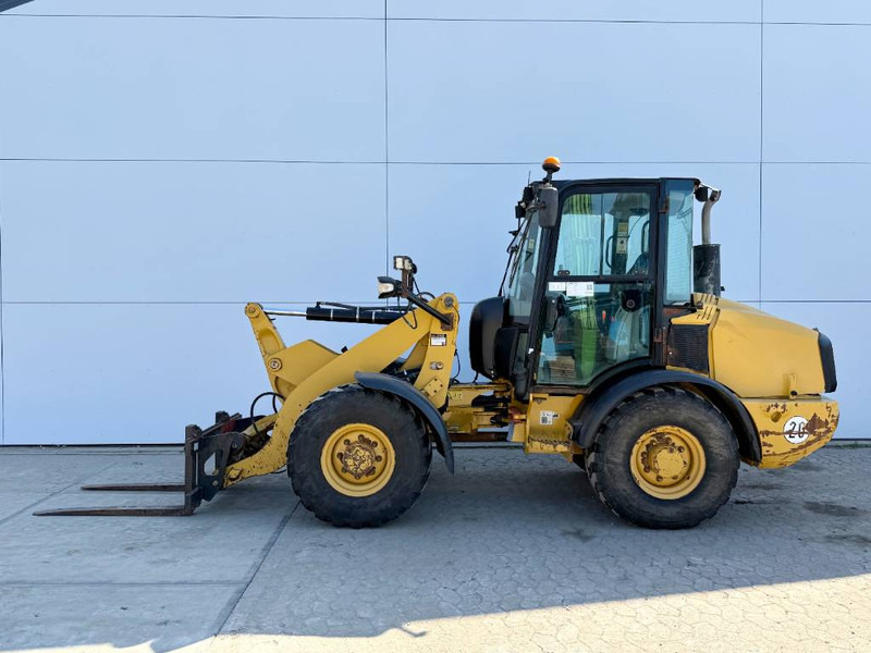 Cat 906H - Auto Greasing / Quick Coupler - Pyöräkuormaaja: kuva Cat 906H - Auto Greasing / Quick Coupler - Pyöräkuormaaja Cat 906H - Auto Greasing / Quick Coupler - Pyöräkuormaaja: kuva Cat 906H - Auto Greasing / Quick Coupler - Pyöräkuormaaja