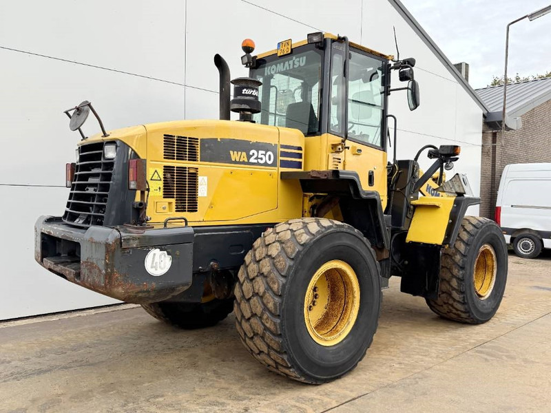 Komatsu WA250-5 - Dutch Machine / 3rd Function / Auto Lube - Pyöräkuormaaja: kuva Komatsu WA250-5 - Dutch Machine / 3rd Function / Auto Lube - Pyöräkuormaaja Komatsu WA250-5 - Dutch Machine / 3rd Function / Auto Lube - Pyöräkuormaaja: kuva Komatsu WA250-5 - Dutch Machine / 3rd Function / Auto Lube - Pyöräkuormaaja