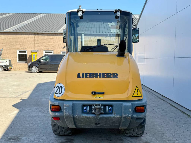 Liebherr L506C - German Machine / Quick Coupler - Pyöräkuormaaja: kuva Liebherr L506C - German Machine / Quick Coupler - Pyöräkuormaaja Liebherr L506C - German Machine / Quick Coupler - Pyöräkuormaaja: kuva Liebherr L506C - German Machine / Quick Coupler - Pyöräkuormaaja