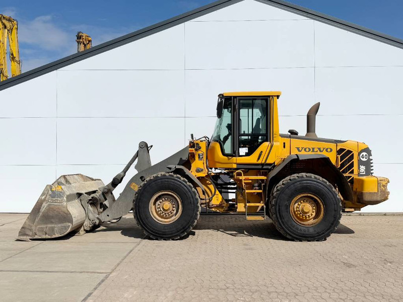 Volvo L90F - German Machine / 3rd Function / Auto Lube - Pyöräkuormaaja: kuva Volvo L90F - German Machine / 3rd Function / Auto Lube - Pyöräkuormaaja Volvo L90F - German Machine / 3rd Function / Auto Lube - Pyöräkuormaaja: kuva Volvo L90F - German Machine / 3rd Function / Auto Lube - Pyöräkuormaaja