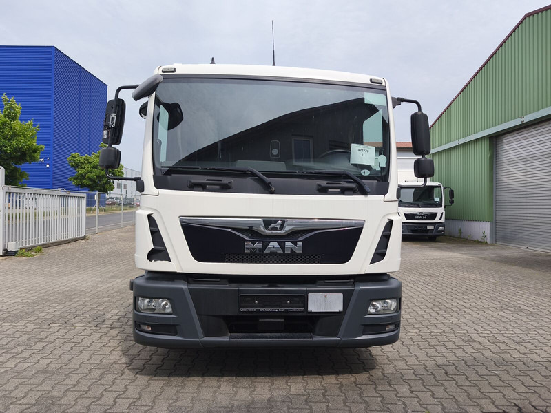 MAN TGL 8.190 Koffer gFH AHK LBW Euro 6 4x2 (11) TÜV NEU - Umpikori kuorma-auto: kuva MAN TGL 8.190 Koffer gFH AHK LBW Euro 6 4x2 (11) TÜV NEU - Umpikori kuorma-auto MAN TGL 8.190 Koffer gFH AHK LBW Euro 6 4x2 (11) TÜV NEU - Umpikori kuorma-auto: kuva MAN TGL 8.190 Koffer gFH AHK LBW Euro 6 4x2 (11) TÜV NEU - Umpikori kuorma-auto