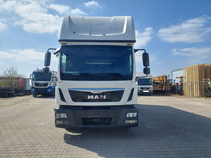 MAN TGL 8.220 - Pressukapelli kuorma-auto: kuva MAN TGL 8.220 - Pressukapelli kuorma-auto MAN TGL 8.220 - Pressukapelli kuorma-auto: kuva MAN TGL 8.220 - Pressukapelli kuorma-auto