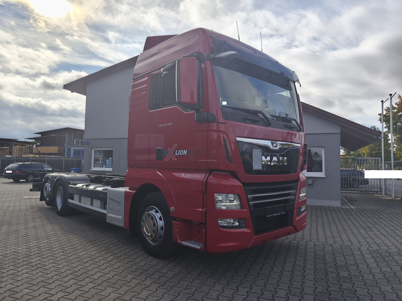 MAN TGX 26.500 BDF 6x2 Euro 6 Standard Lift+Lenk (29) - Kuorma-auto alusta: kuva MAN TGX 26.500 BDF 6x2 Euro 6 Standard Lift+Lenk (29) - Kuorma-auto alusta MAN TGX 26.500 BDF 6x2 Euro 6 Standard Lift+Lenk (29) - Kuorma-auto alusta: kuva MAN TGX 26.500 BDF 6x2 Euro 6 Standard Lift+Lenk (29) - Kuorma-auto alusta