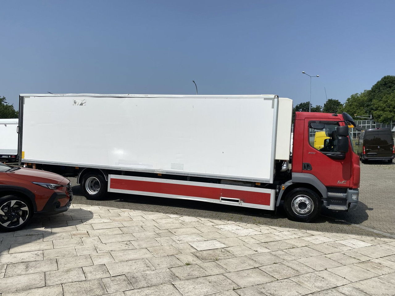 DAF LF 250 E6 AUT / 119TKM / Hulsteins -24 +25 / 18 EP / Serviced - Refrigeraattori kuorma-auto: kuva DAF LF 250 E6 AUT / 119TKM / Hulsteins -24 +25 / 18 EP / Serviced - Refrigeraattori kuorma-auto DAF LF 250 E6 AUT / 119TKM / Hulsteins -24 +25 / 18 EP / Serviced - Refrigeraattori kuorma-auto: kuva DAF LF 250 E6 AUT / 119TKM / Hulsteins -24 +25 / 18 EP / Serviced - Refrigeraattori kuorma-auto