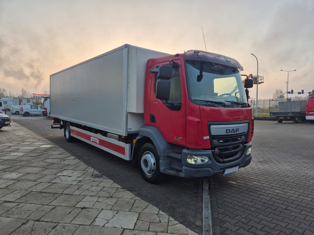 DAF LF 250 LF250I / 1 Owner / Hulsteins / Super Condition - Refrigeraattori kuorma-auto: kuva DAF LF 250 LF250I / 1 Owner / Hulsteins / Super Condition - Refrigeraattori kuorma-auto DAF LF 250 LF250I / 1 Owner / Hulsteins / Super Condition - Refrigeraattori kuorma-auto: kuva DAF LF 250 LF250I / 1 Owner / Hulsteins / Super Condition - Refrigeraattori kuorma-auto