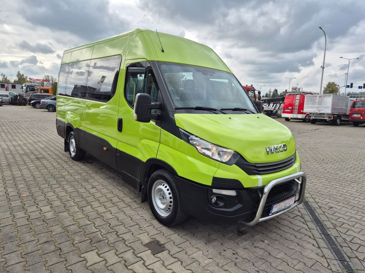 Iveco Daily 35S12 Hi-Matic / 10 Seats / Super Condition - Minibussi, Pikkubussi: kuva  Iveco Daily 35S12 Hi-Matic / 10 Seats / Super Condition - Minibussi, Pikkubussi Iveco Daily 35S12 Hi-Matic / 10 Seats / Super Condition - Minibussi, Pikkubussi: kuva  Iveco Daily 35S12 Hi-Matic / 10 Seats / Super Condition - Minibussi, Pikkubussi